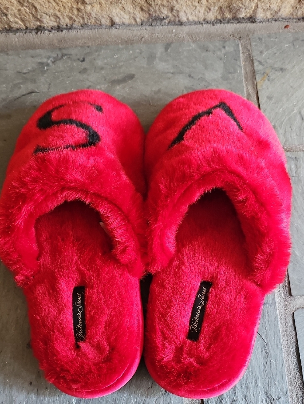 Victoria's Secret Plush Red Slippers Women's Size Large Fits 8-8-1/2 NWOT - Picture 2 of 10